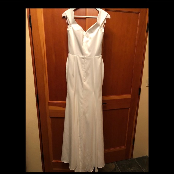Rachel Sarah Seven Wedding Gown - size 4 - Picture 11 of 11